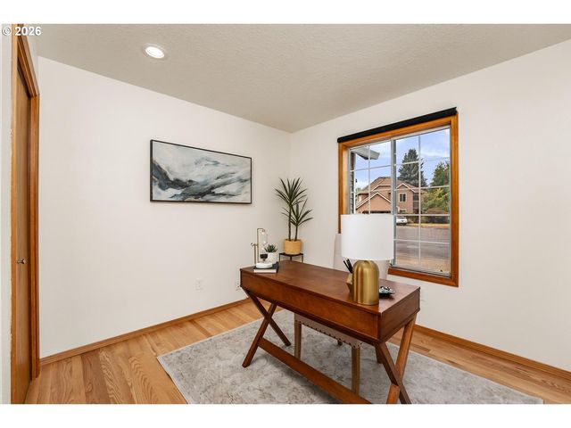 5525 Nw PEREGRINE Pl, Portland, OR 97229