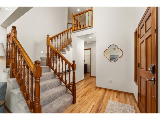 5525 Nw PEREGRINE Pl, Portland, OR 97229