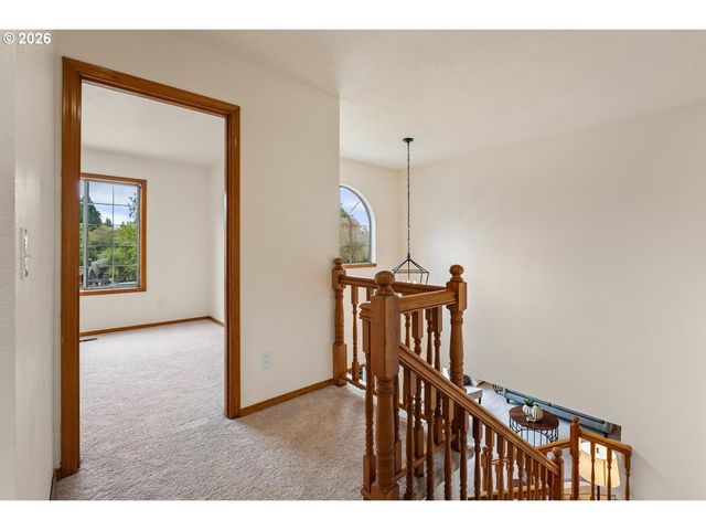 5525 Nw PEREGRINE Pl, Portland, OR 97229