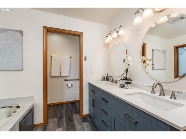 5525 Nw PEREGRINE Pl, Portland, OR 97229