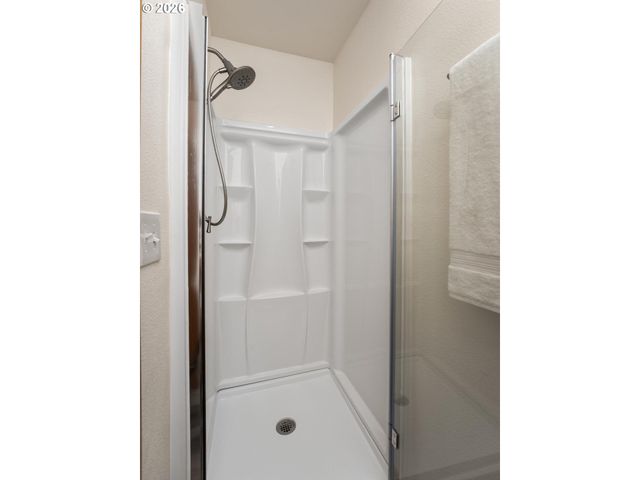 5525 Nw PEREGRINE Pl, Portland, OR 97229