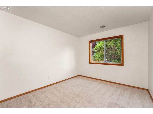5525 Nw PEREGRINE Pl, Portland, OR 97229