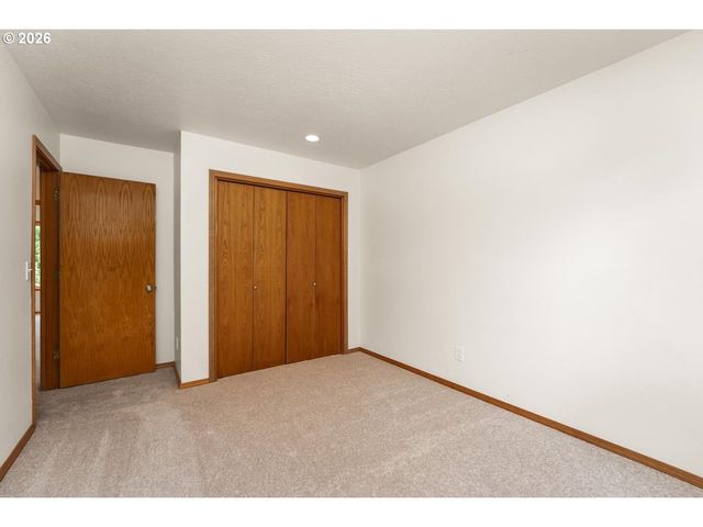 5525 Nw PEREGRINE Pl, Portland, OR 97229