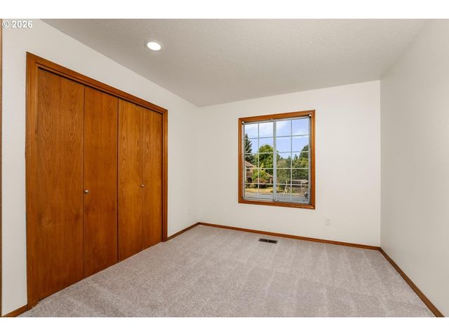 5525 Nw PEREGRINE Pl, Portland, OR 97229