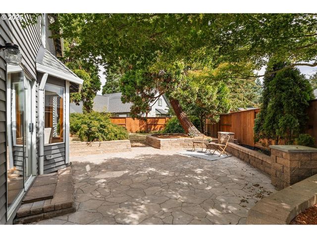 5525 Nw PEREGRINE Pl, Portland, OR 97229