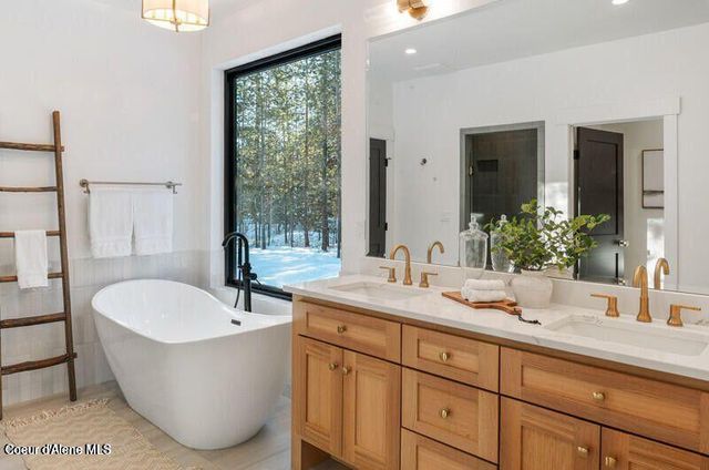 624 Satchel Dr, Spirit Lake, ID 83869