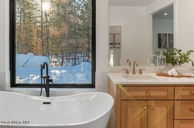 624 Satchel Dr, Spirit Lake, ID 83869