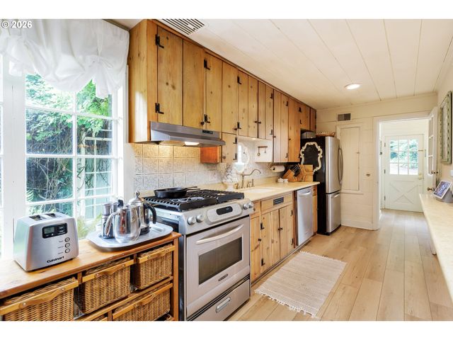 2805 GLENMORRIE Dr, Lake Oswego, OR 97034