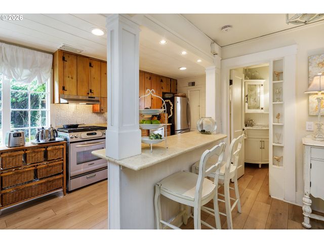 2805 GLENMORRIE Dr, Lake Oswego, OR 97034