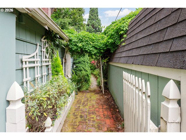 2805 GLENMORRIE Dr, Lake Oswego, OR 97034