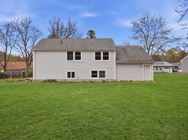16 Beverly St, Dartmouth, MA 02747