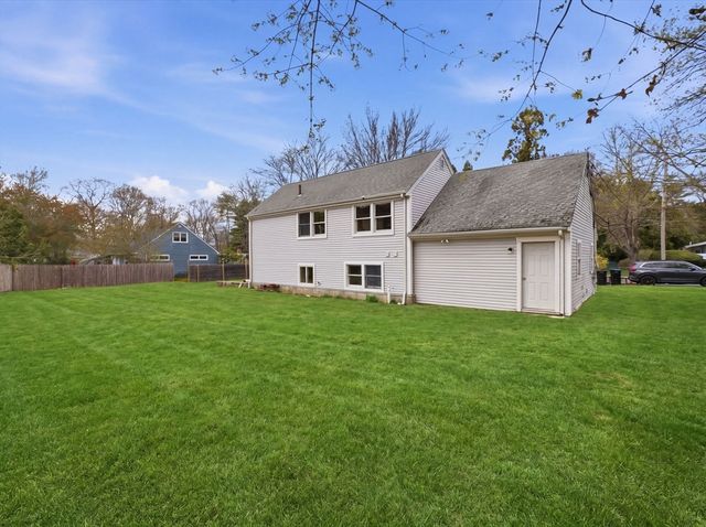 16 Beverly St, Dartmouth, MA 02747