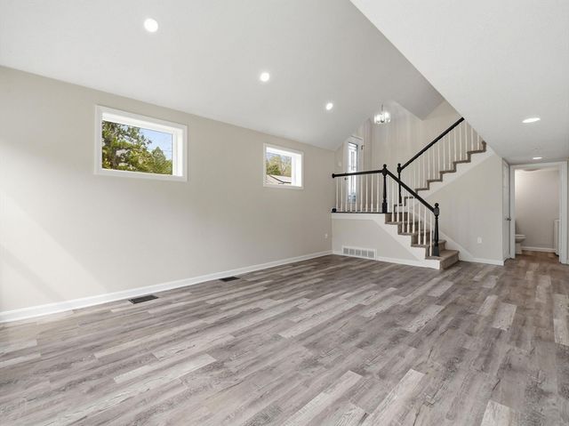 16 Beverly St, Dartmouth, MA 02747