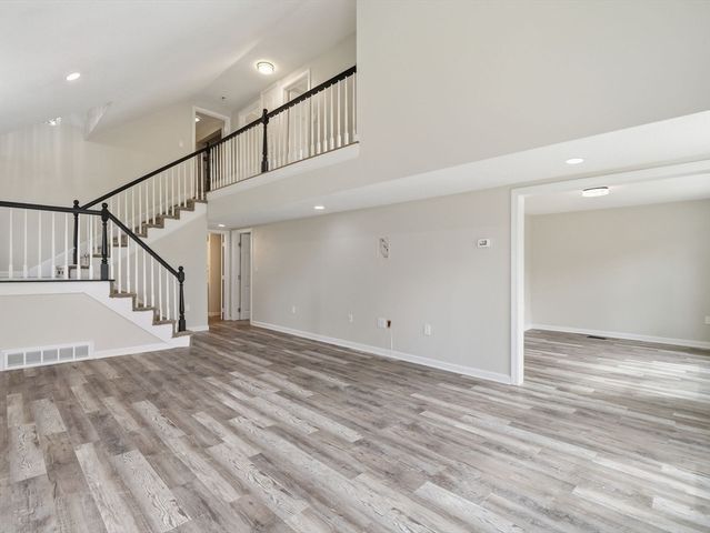 16 Beverly St, Dartmouth, MA 02747