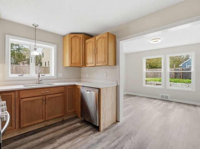 16 Beverly St, Dartmouth, MA 02747