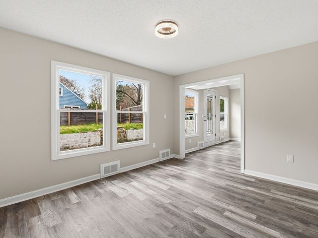 16 Beverly St, Dartmouth, MA 02747