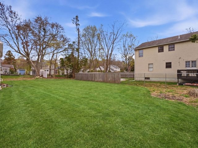 16 Beverly St, Dartmouth, MA 02747