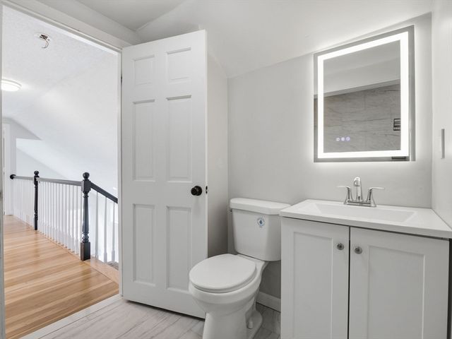 16 Beverly St, Dartmouth, MA 02747