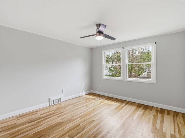 16 Beverly St, Dartmouth, MA 02747