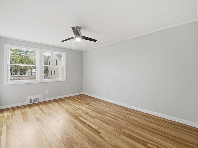 16 Beverly St, Dartmouth, MA 02747