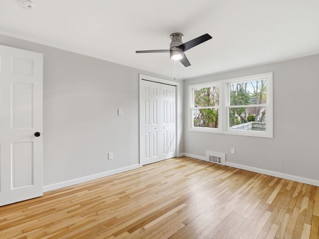 16 Beverly St, Dartmouth, MA 02747