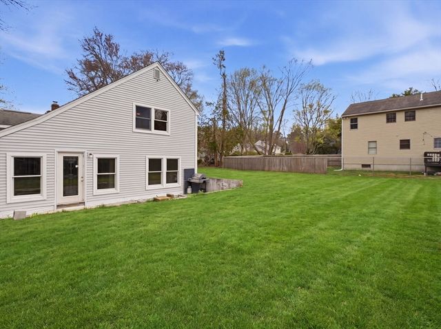 16 Beverly St, Dartmouth, MA 02747