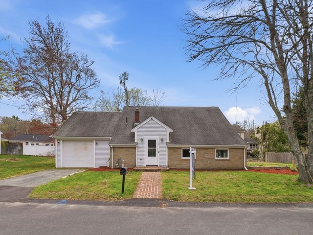 16 Beverly St, Dartmouth, MA 02747