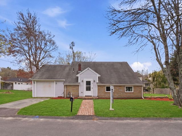 16 Beverly St, Dartmouth, MA 02747