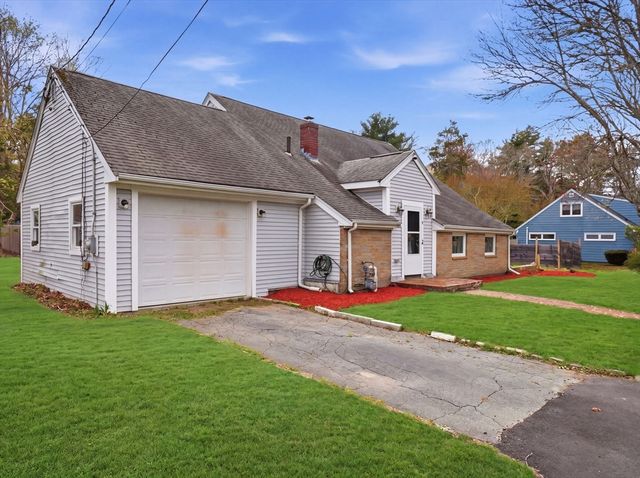 16 Beverly St, Dartmouth, MA 02747