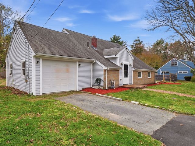 16 Beverly St, Dartmouth, MA 02747