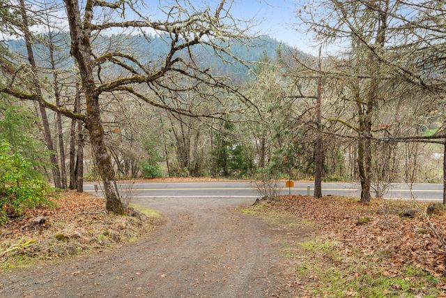 4794 Foothill Boulevard, Rogue River, OR 97537