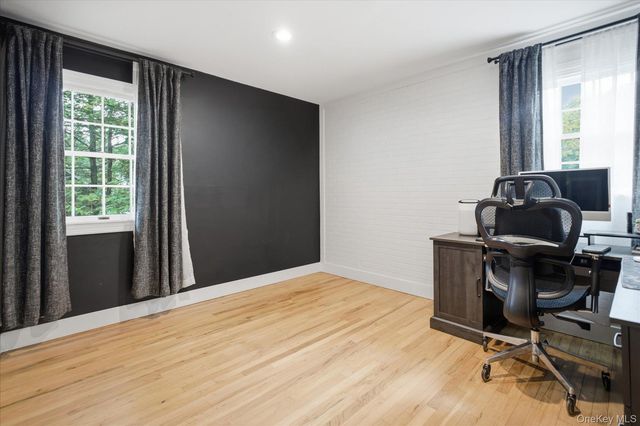 37 Storyland Lane, East Setauket, NY 11733