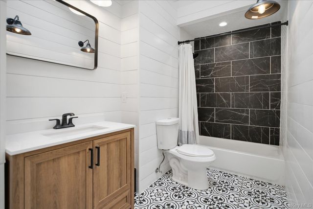 37 Storyland Lane, East Setauket, NY 11733