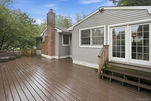 37 Storyland Lane, East Setauket, NY 11733