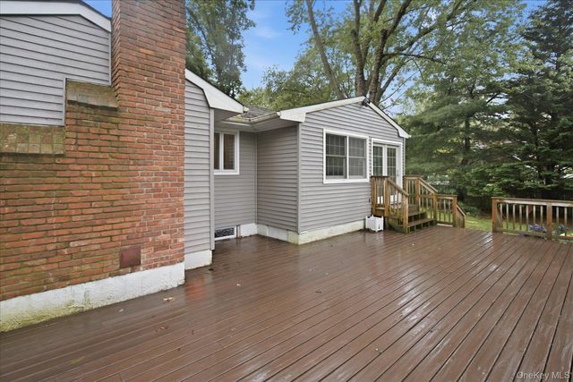 37 Storyland Lane, East Setauket, NY 11733