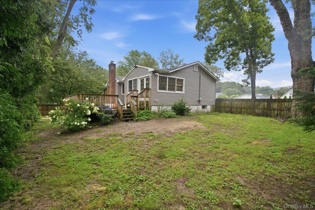 37 Storyland Lane, East Setauket, NY 11733