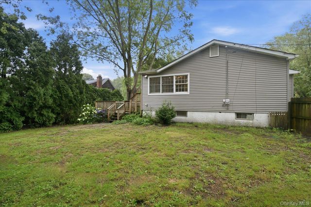 37 Storyland Lane, East Setauket, NY 11733