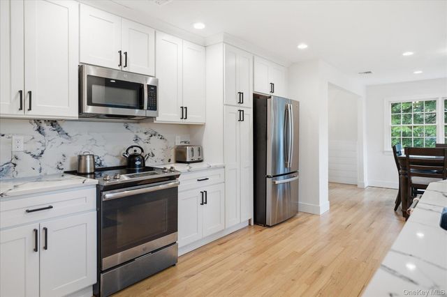 37 Storyland Lane, East Setauket, NY 11733