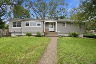 37 Storyland Lane, East Setauket, NY 11733