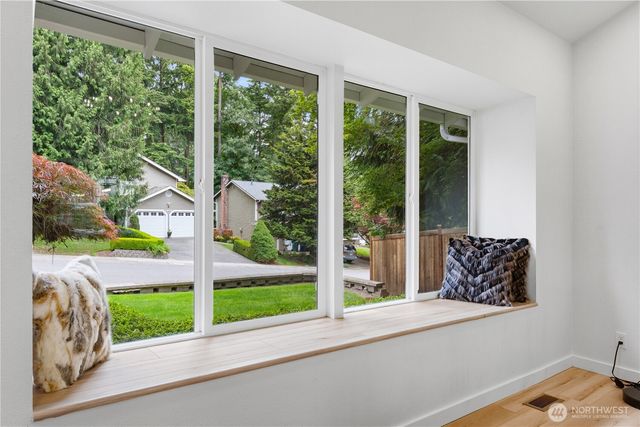 18009 NE 103rd Ct, Redmond, WA 98052
