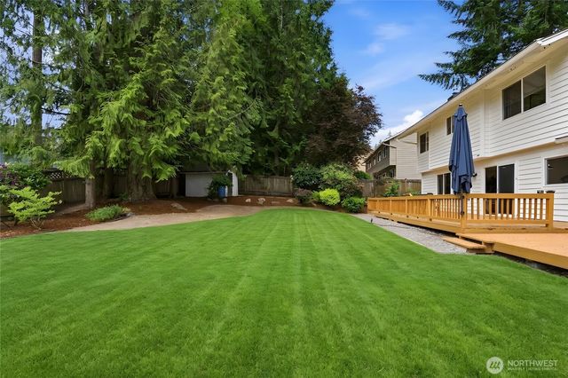 18009 NE 103rd Ct, Redmond, WA 98052