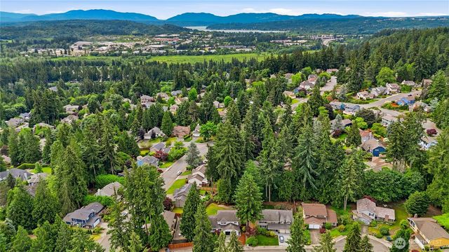 18009 NE 103rd Ct, Redmond, WA 98052