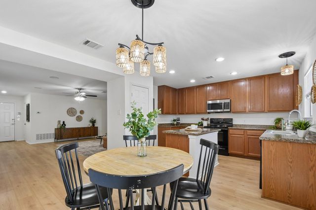 200 Thomas CV, Leander, TX 78641