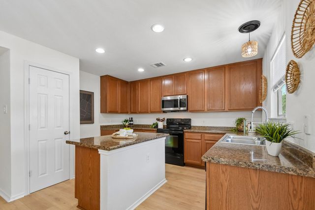 200 Thomas CV, Leander, TX 78641