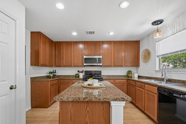 200 Thomas CV, Leander, TX 78641