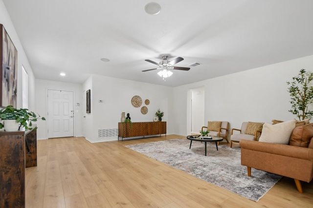 200 Thomas CV, Leander, TX 78641