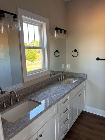 10384 Leesville RD, Lynch Station, VA 24571