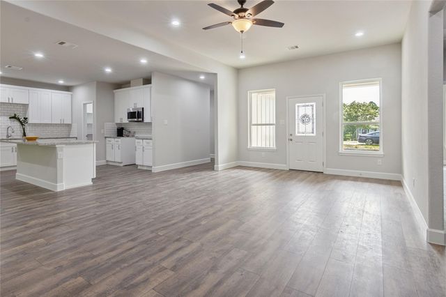 185 W Village Cove Loop, Livingston, TX 77351