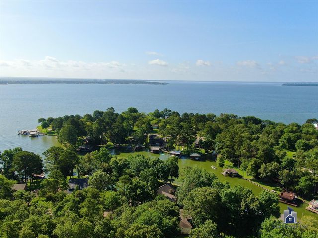 185 W Village Cove Loop, Livingston, TX 77351