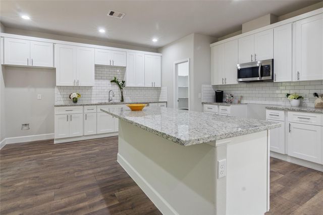 185 W Village Cove Loop, Livingston, TX 77351